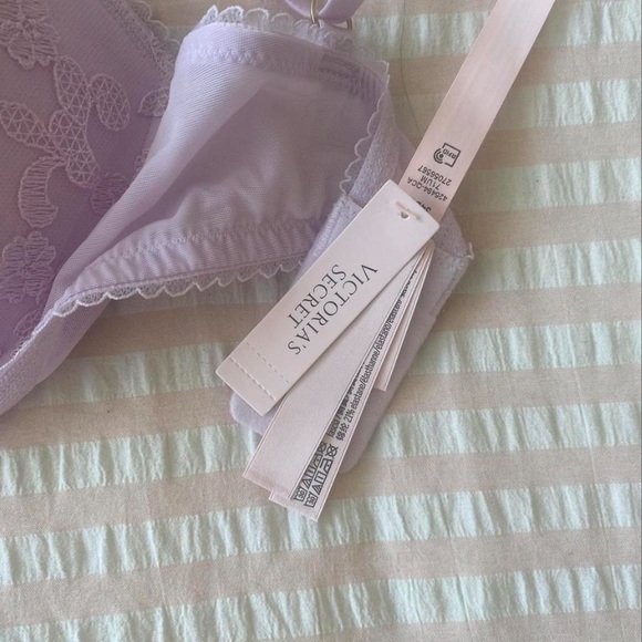 Victoria's Secret Dream Angels Lavender Lace Bra - Picture 2 of 4
